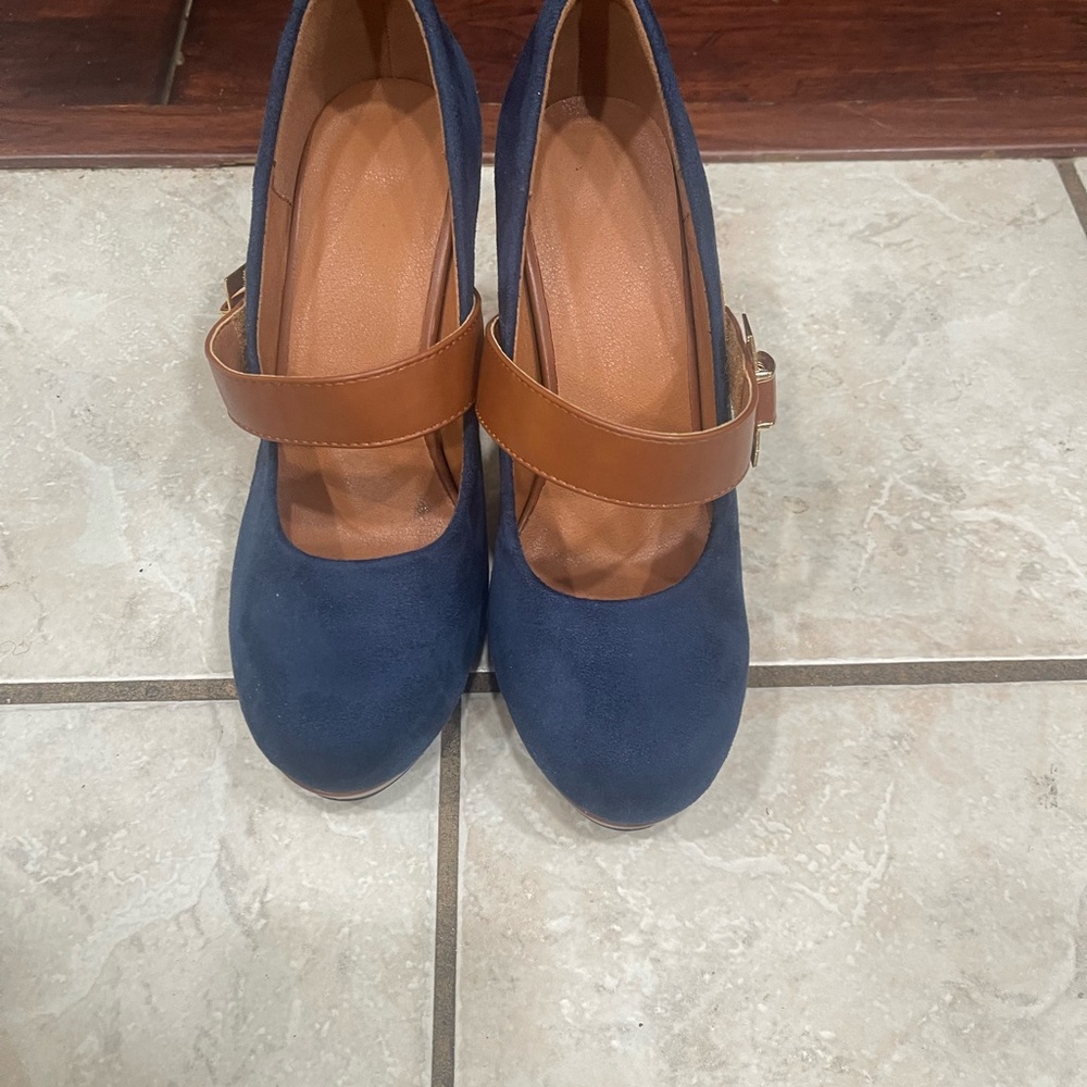 Elegant Blue and Tan Women's Shoes